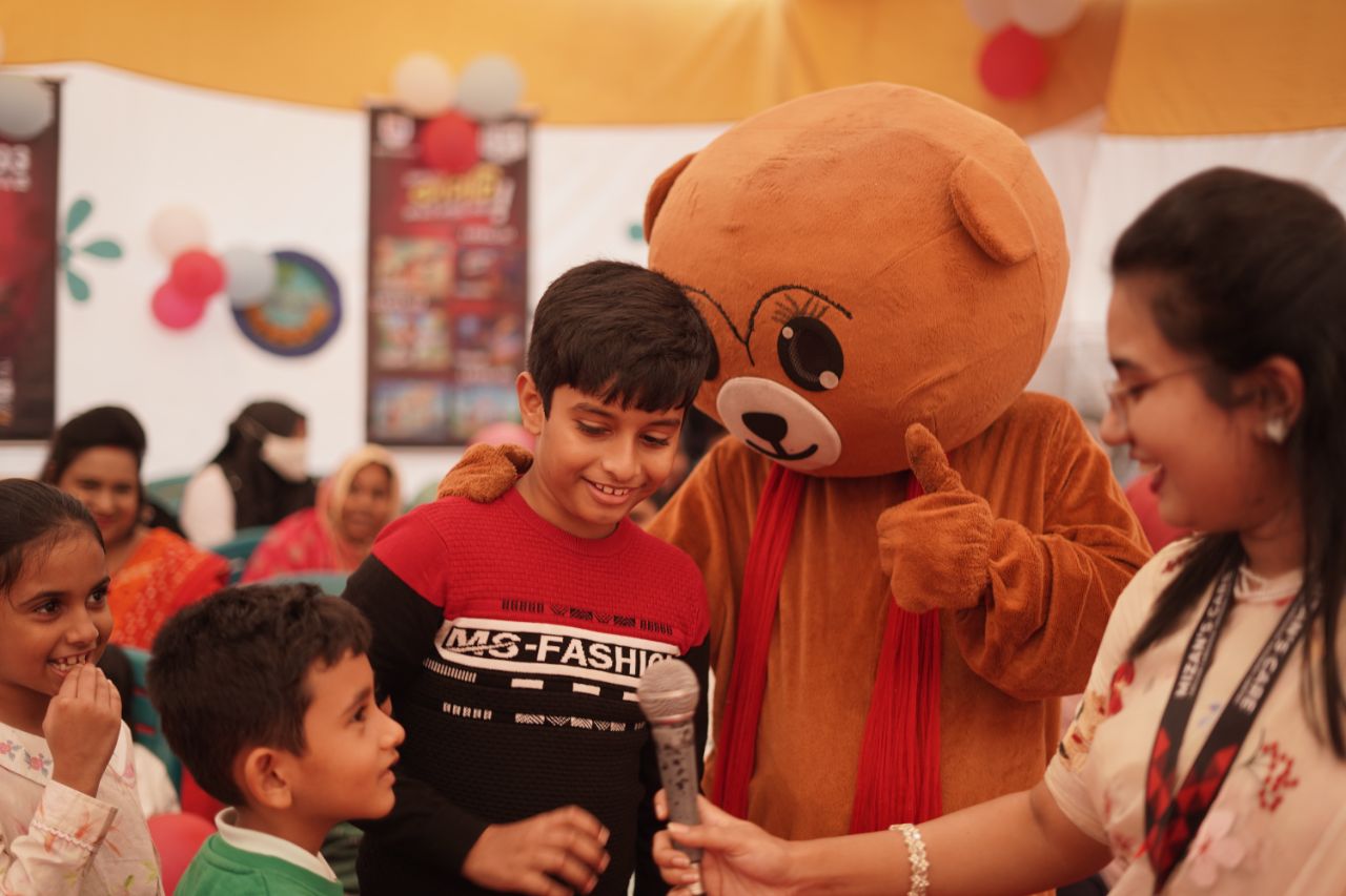 Kids' English classroom moment