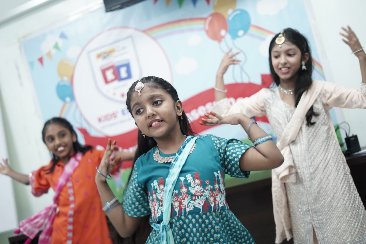Kids' English classroom moment