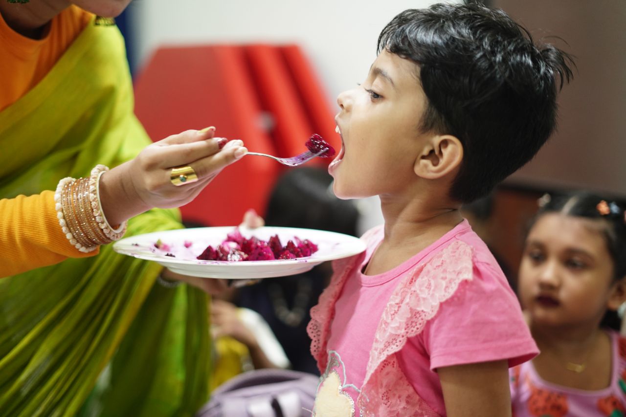 Kids' English classroom moment